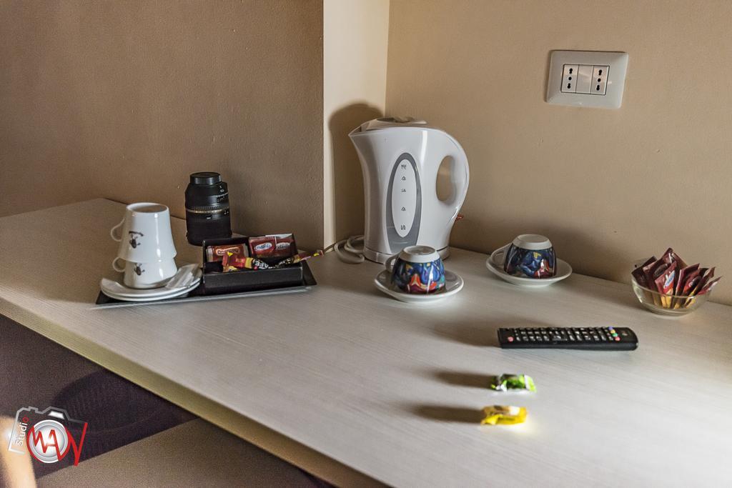 Hotel Moderno Лекко Экстерьер фото