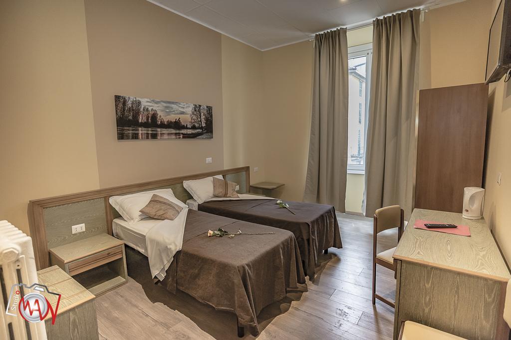 Hotel Moderno Лекко Экстерьер фото