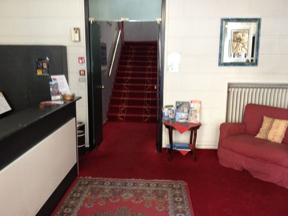 Hotel Moderno Лекко Экстерьер фото