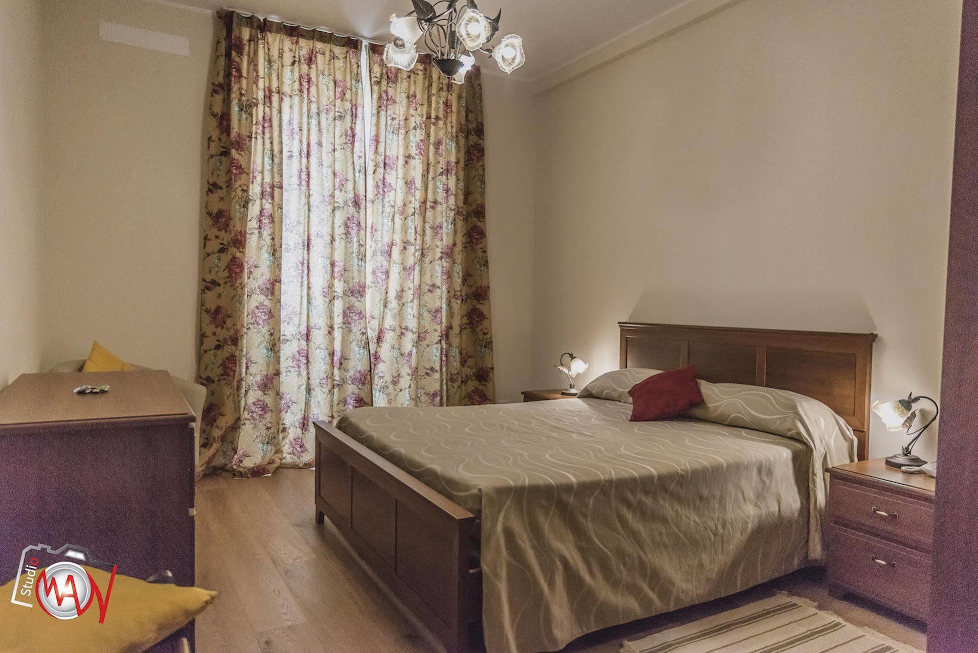 Hotel Moderno Лекко Экстерьер фото