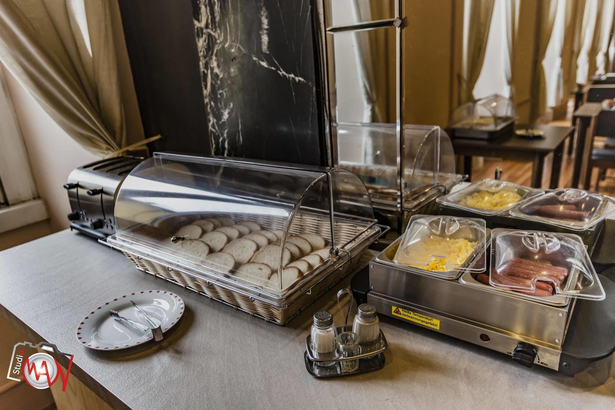 Hotel Moderno Лекко Экстерьер фото