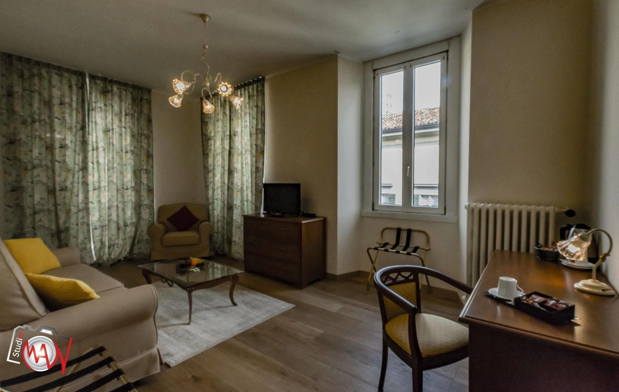 Hotel Moderno Лекко Экстерьер фото